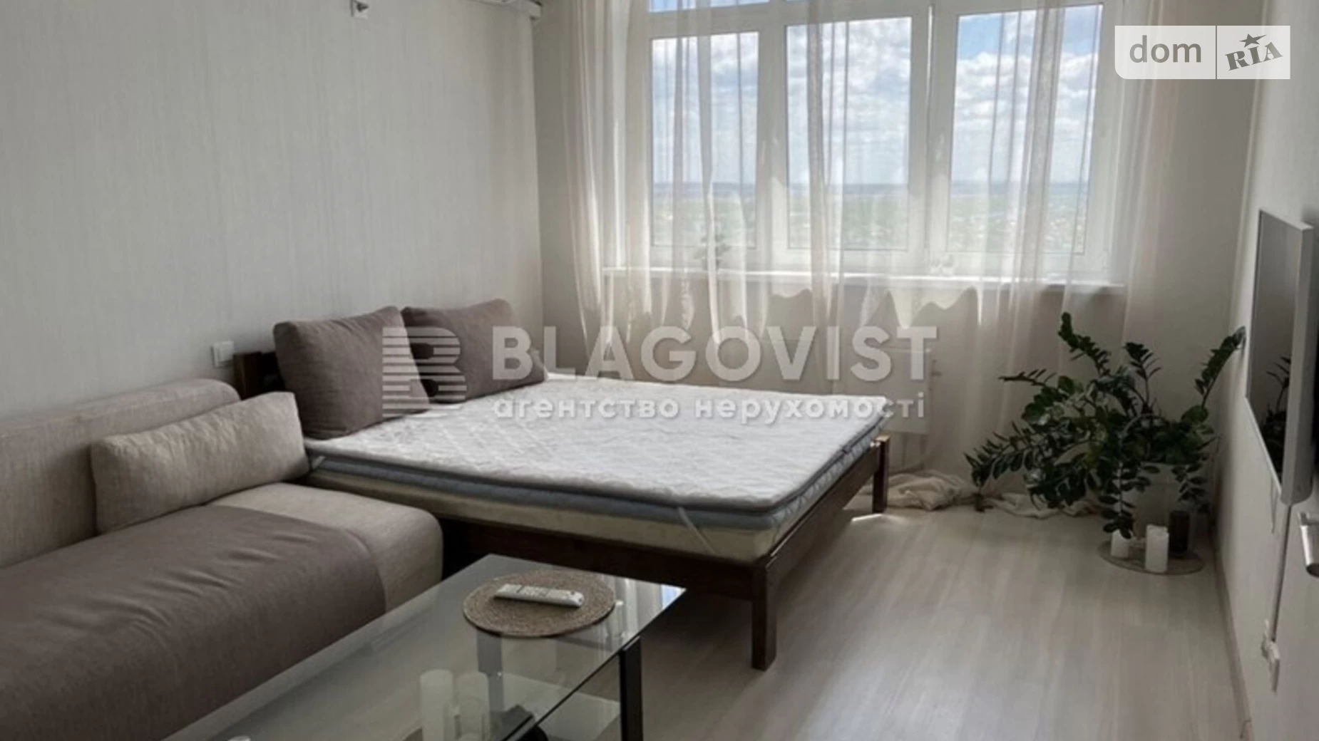 Продается 1-комнатная квартира 50 кв. м в Киеве, просп. Николая  Бажана, 8Б