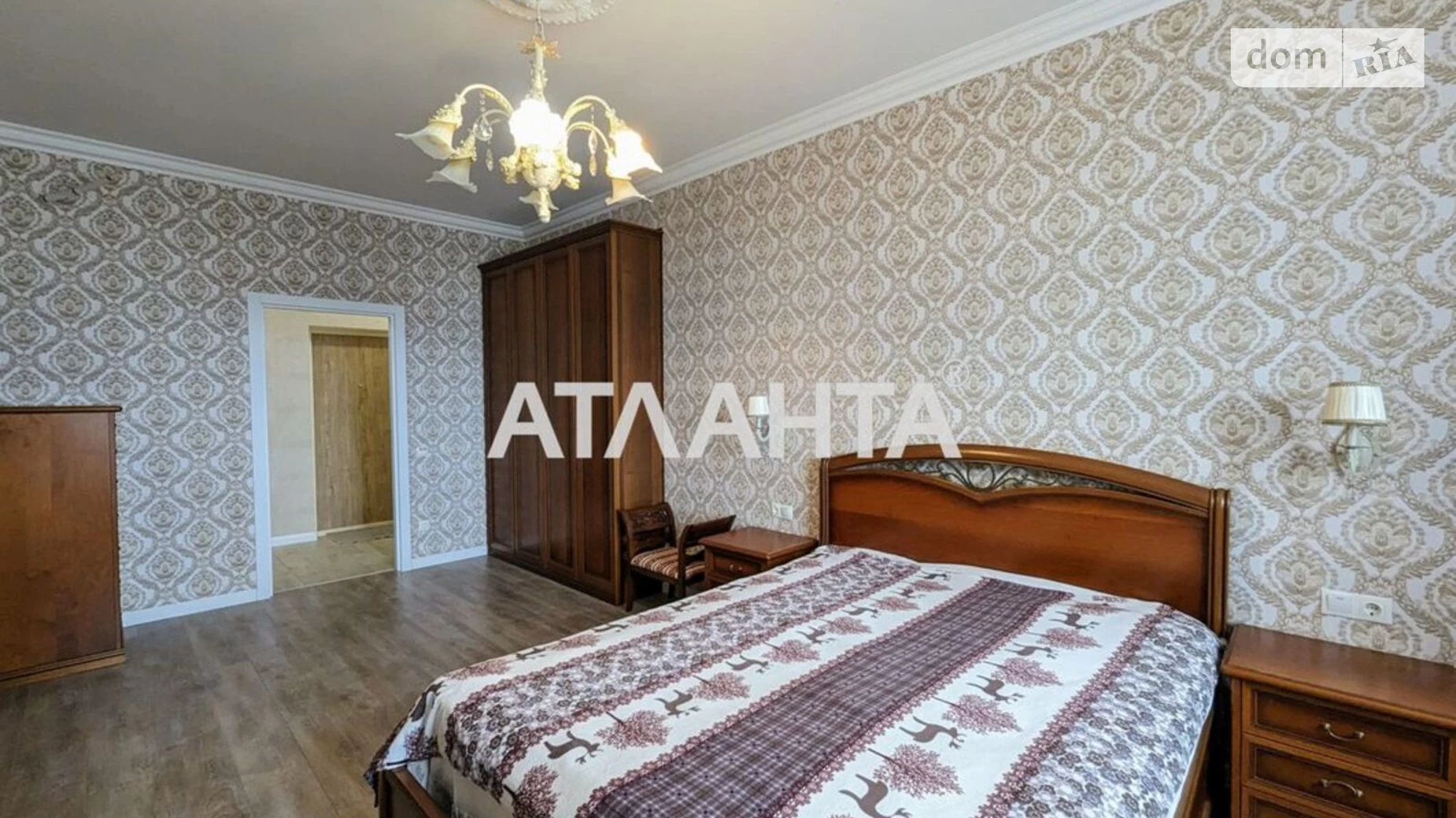 Продається 1-кімнатна квартира 50.3 кв. м у Одесі, вул. Леонтовича, 16А