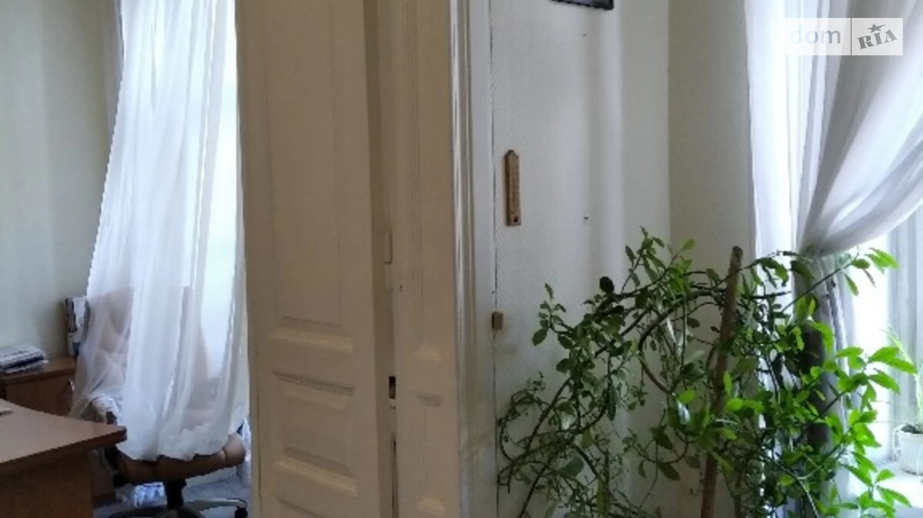 Продается 4-комнатная квартира 162 кв. м в Одессе, пл. Соборная