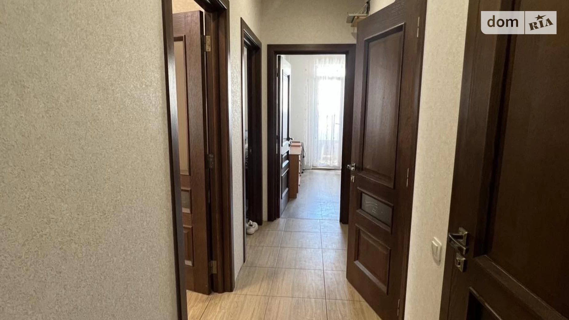 Продается 2-комнатная квартира 56 кв. м в Одессе, мас. Радужный