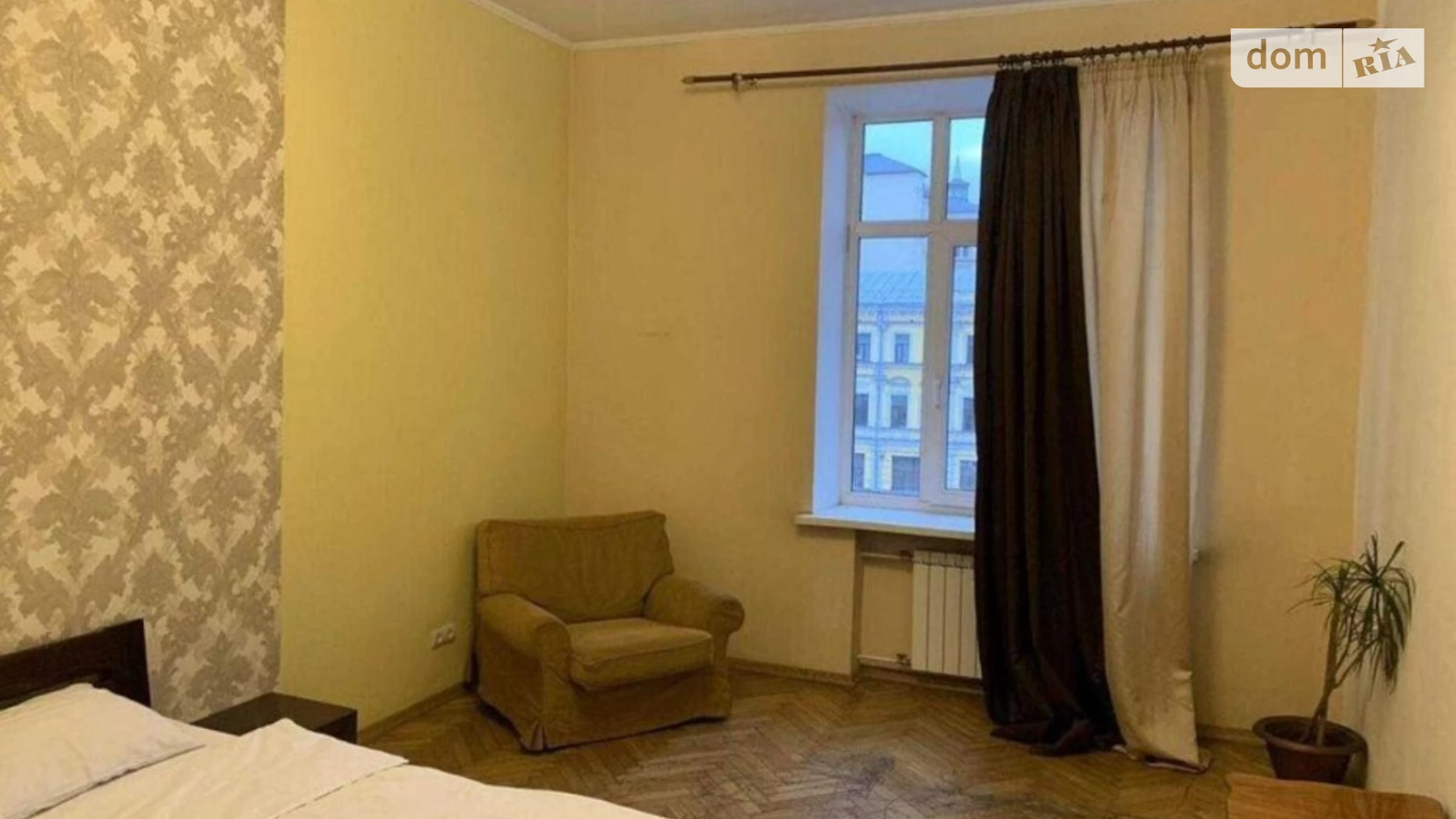 Продается 2-комнатная квартира 66 кв. м в Киеве, ул. Крещатик, 29