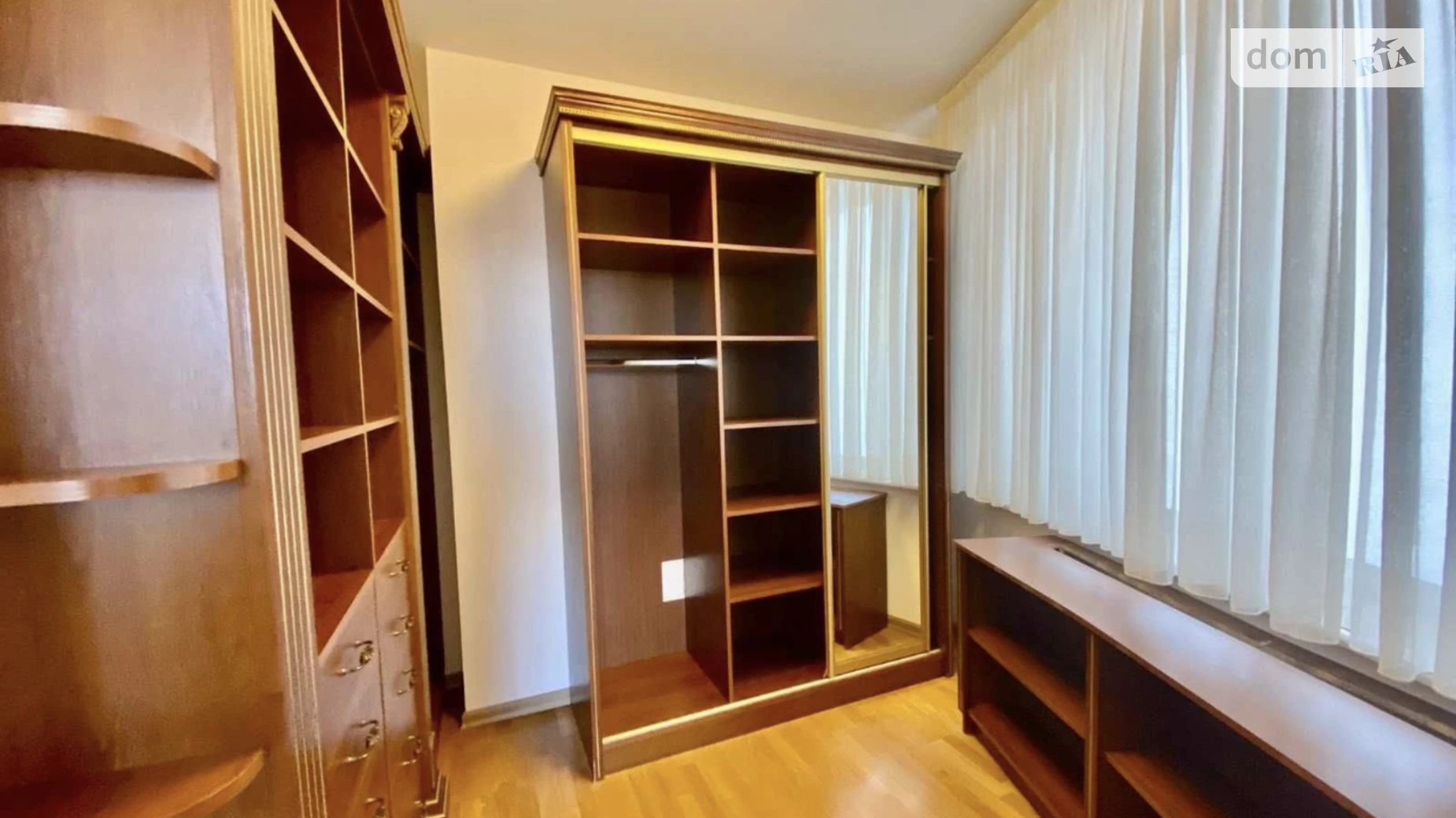 Продается 2-комнатная квартира 123 кв. м в Одессе, просп. Шевченко