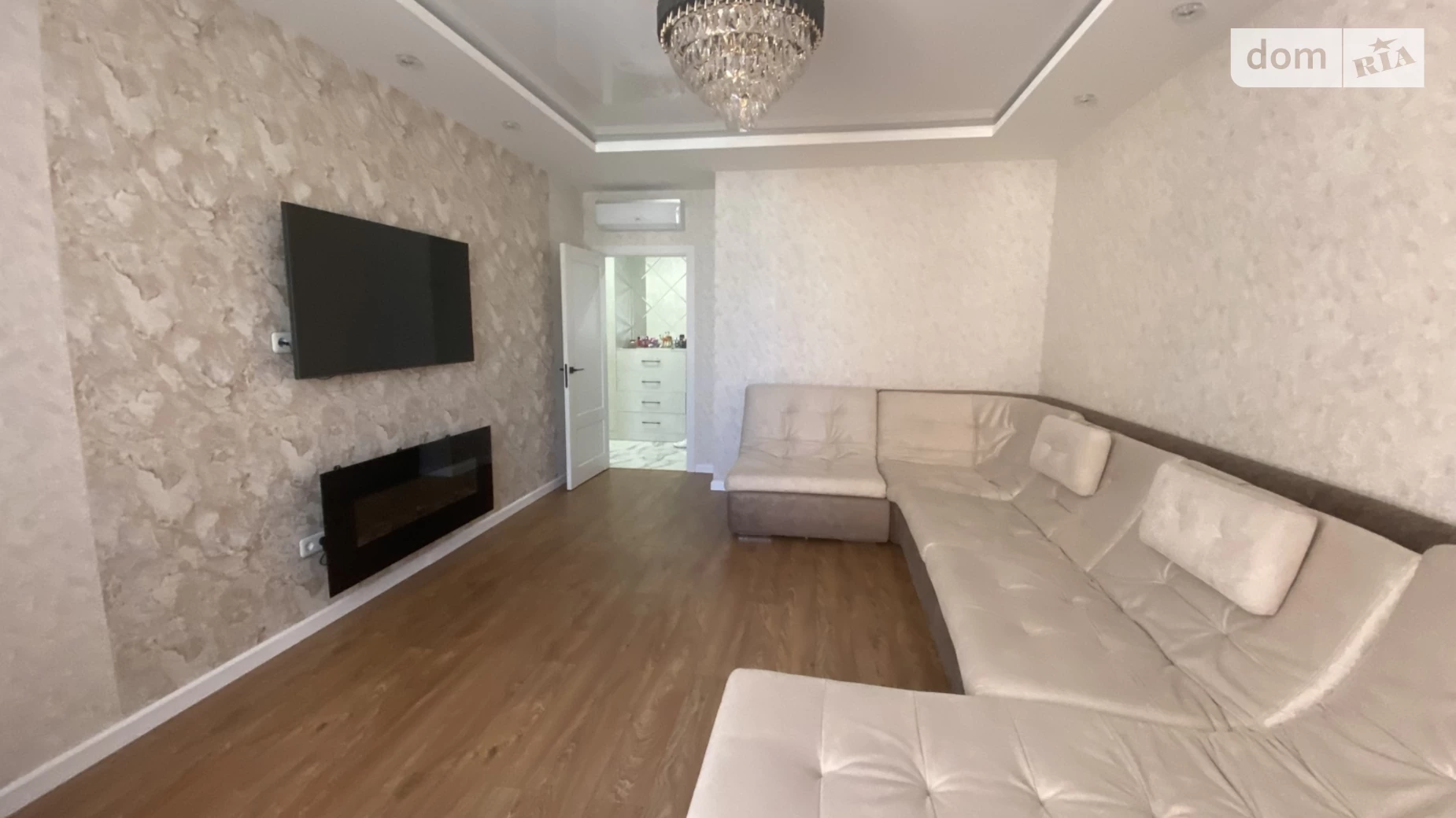 Продается 3-комнатная квартира 92 кв. м в Одессе, ул. Люстдорфская дорога