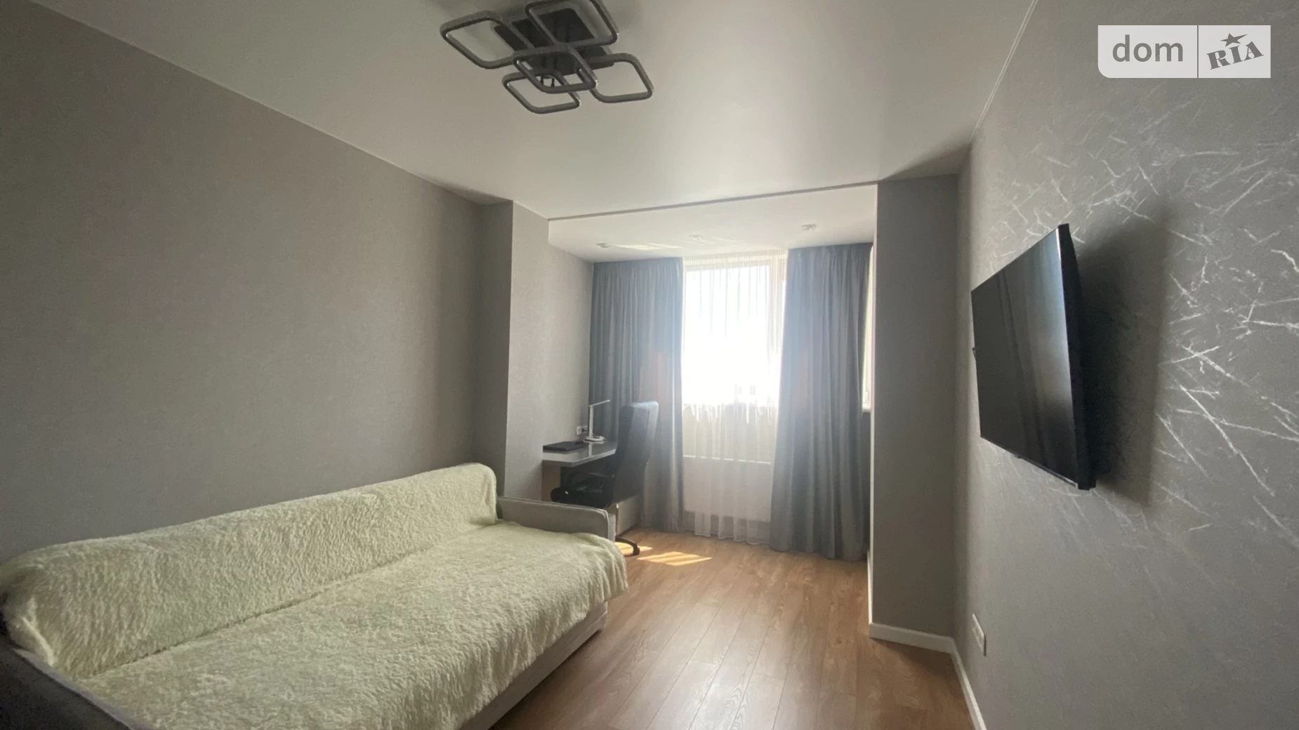 Продается 3-комнатная квартира 92 кв. м в Одессе, ул. Люстдорфская дорога