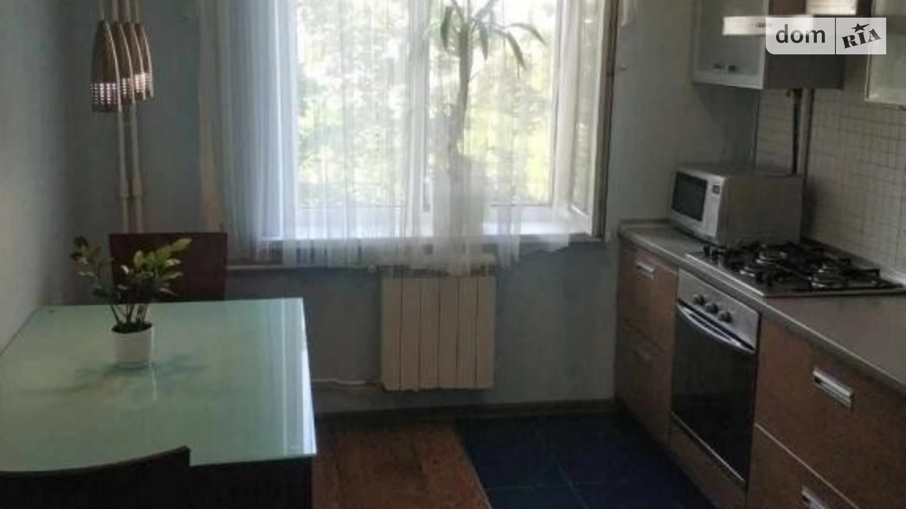 Продается 3-комнатная квартира 70 кв. м в Киеве, ул. Героев Днепра, 32Б