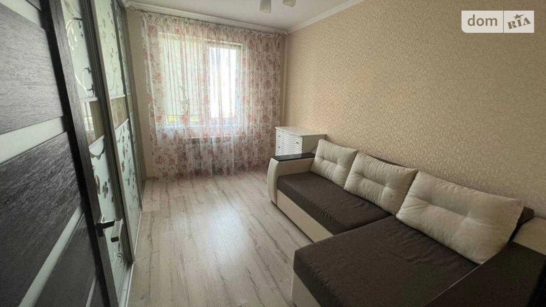 Продается 1-комнатная квартира 73 кв. м в Киеве, просп. Петра Григоренко, 25