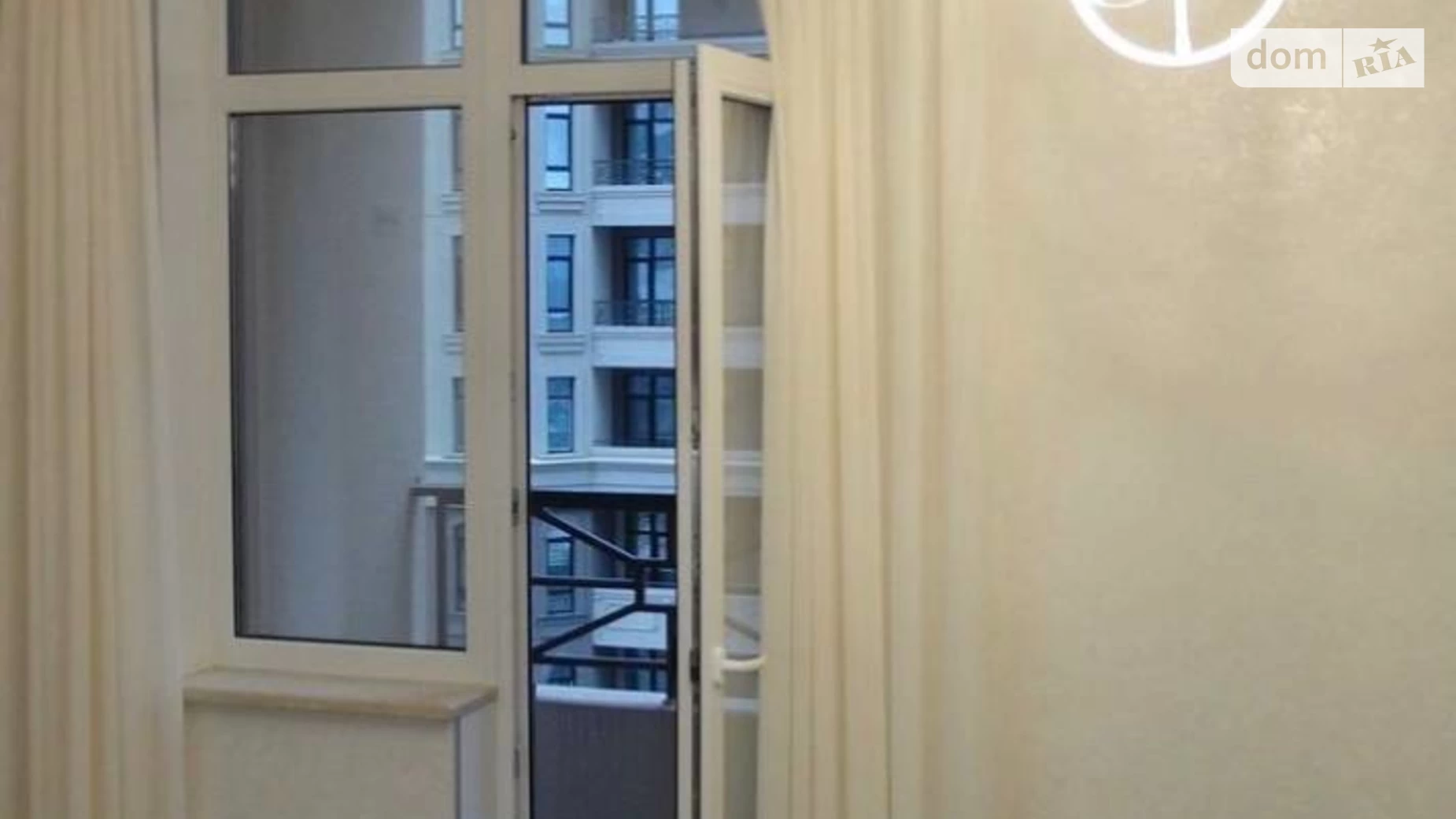 Продается 1-комнатная квартира 40 кв. м в Одессе, пер. Курортный, 1