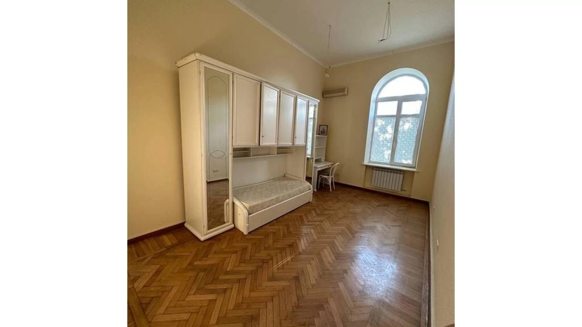 Продается 5-комнатная квартира 220 кв. м в Одессе, ул. Екатерининская, 25