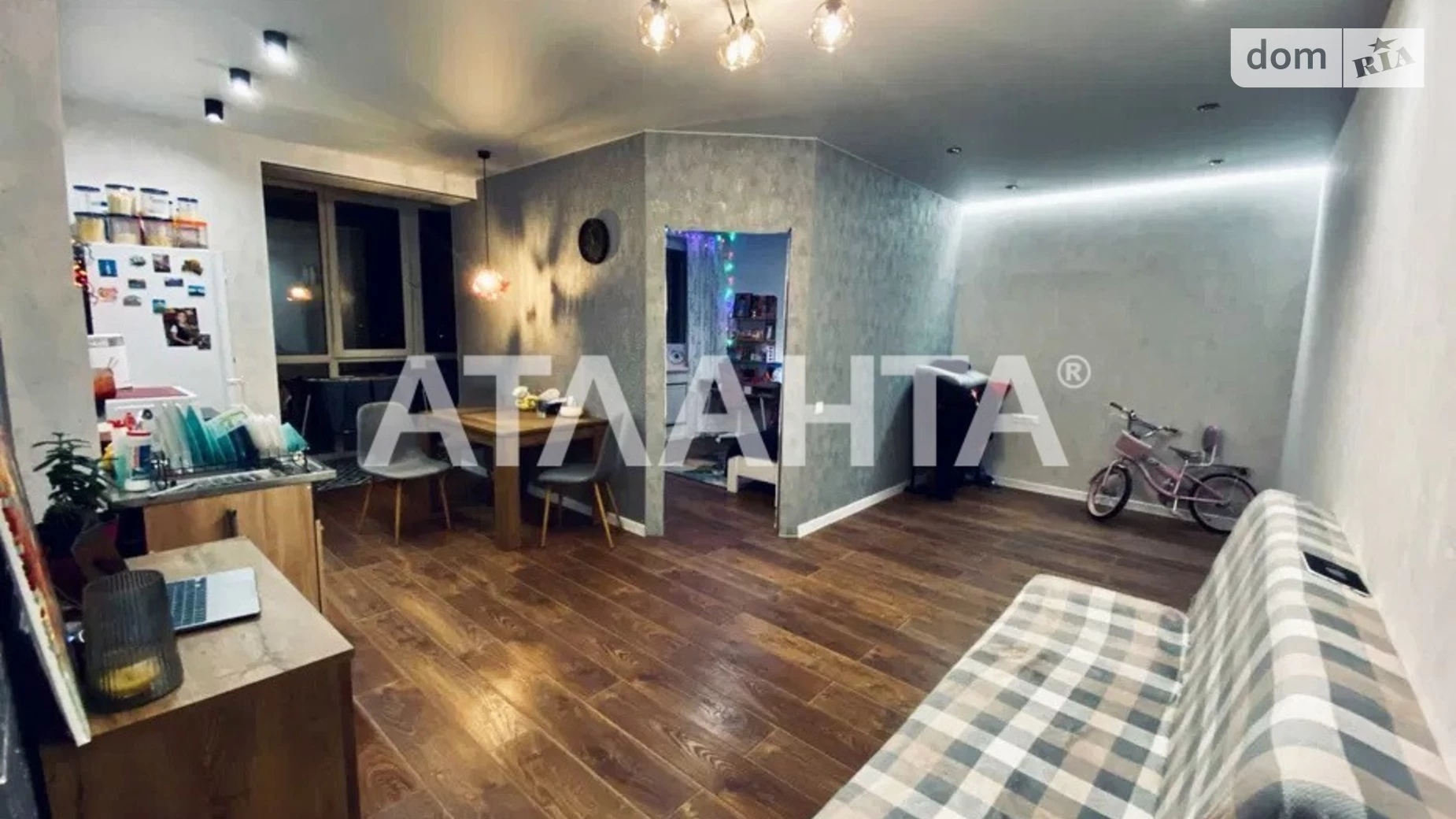 Продается 1-комнатная квартира 52 кв. м в Одессе, ул. Костанди