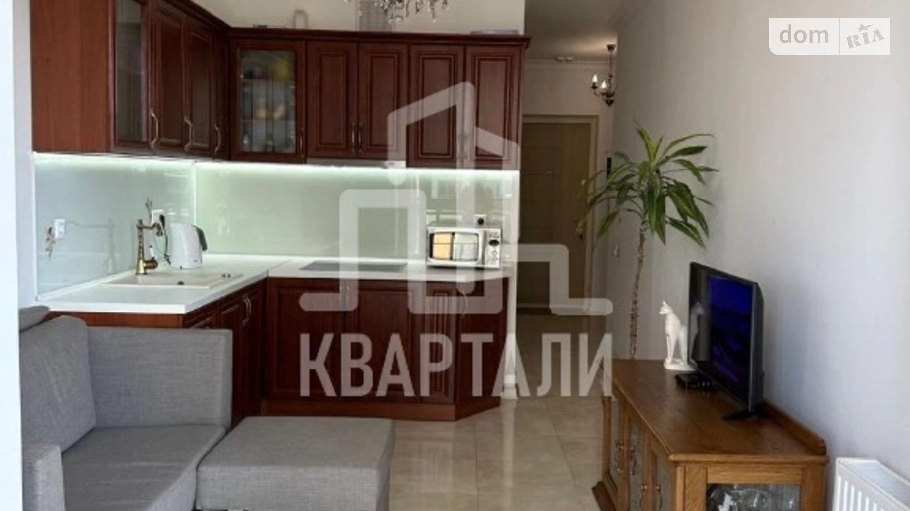 Продается 1-комнатная квартира 46 кв. м в Киеве, ул. Анатолия Петрицкого, 23А