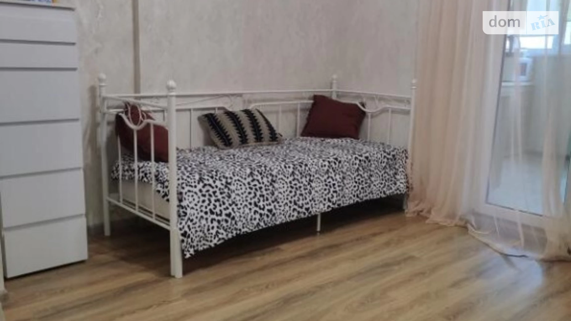 Продается 2-комнатная квартира 52 кв. м в Одессе, мас. Радужный