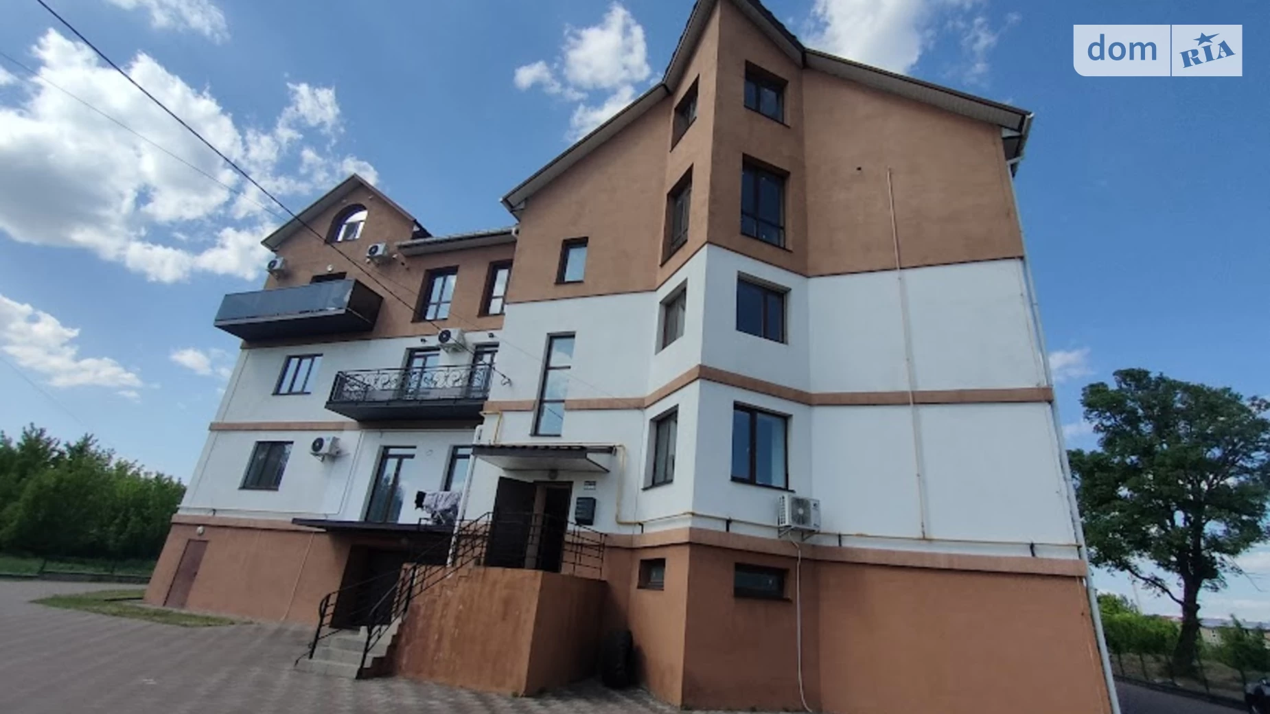 Продается 3-комнатная квартира 94.4 кв. м в Дубно, ул. Михаила Грушевского, 55Б