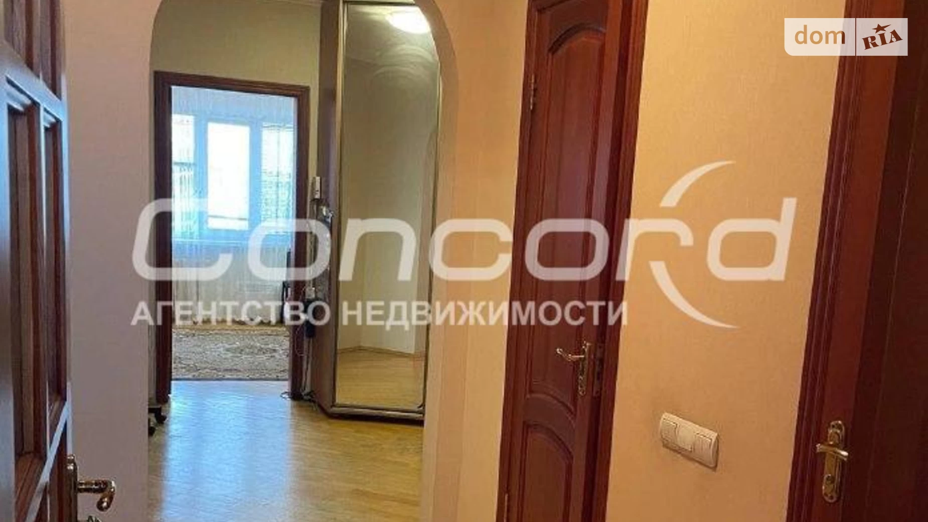 Продается 3-комнатная квартира 80 кв. м в Киеве, ул. Автозаводская, 63