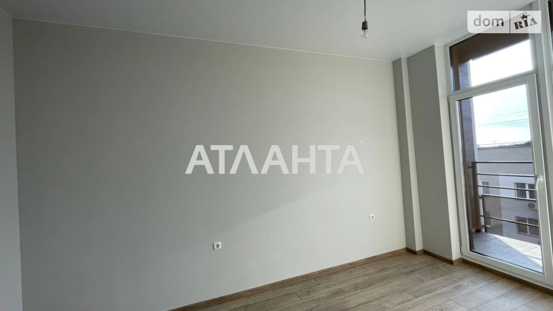 Продається 1-кімнатна квартира 40.3 кв. м у Одесі, вул. Геранієва