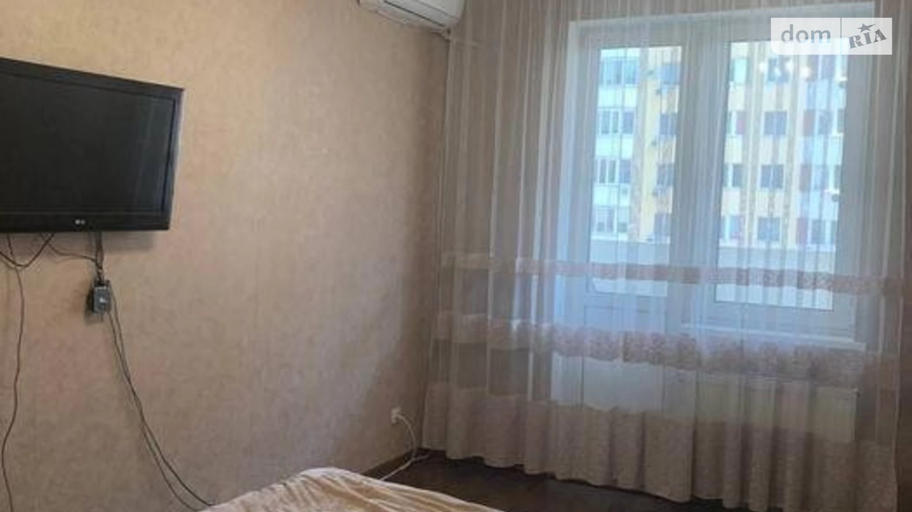 Продається 1-кімнатна квартира 68 кв. м у Одесі, мас. Радужний
