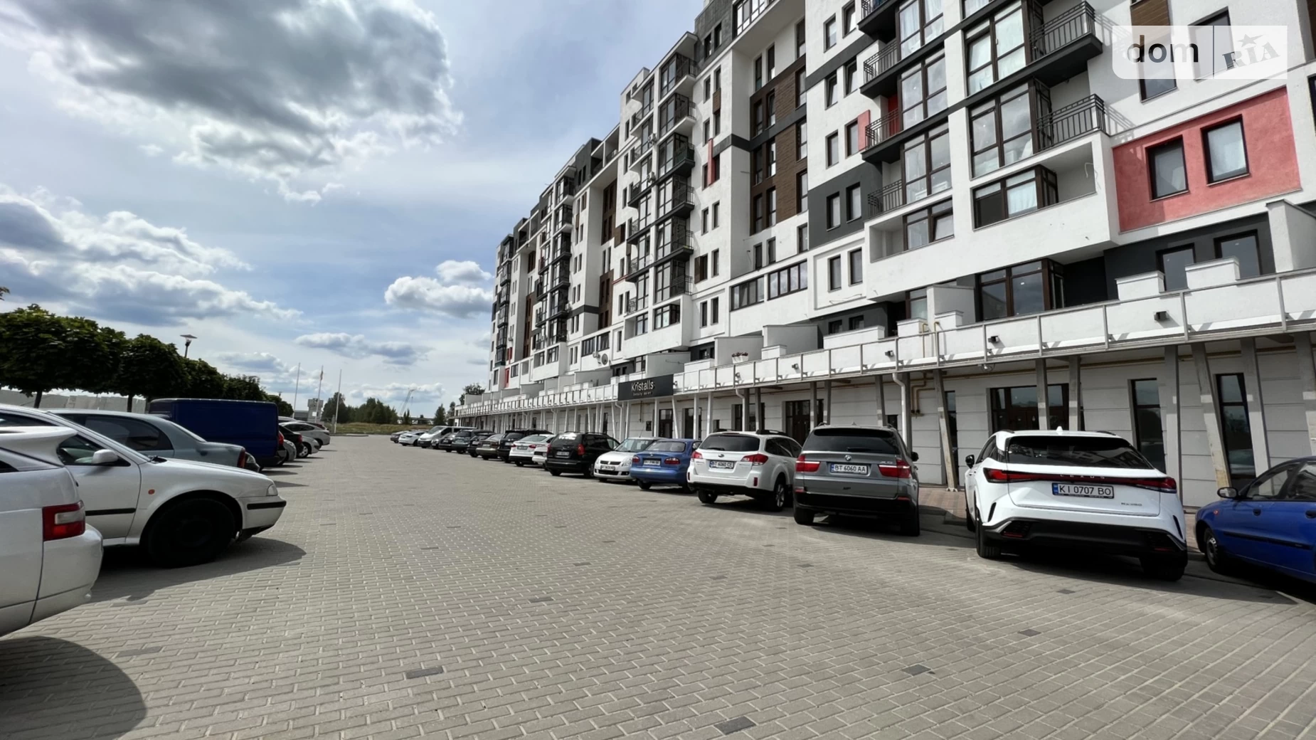 Продается 2-комнатная квартира 71 кв. м в Буче, ул. Амосова, 4