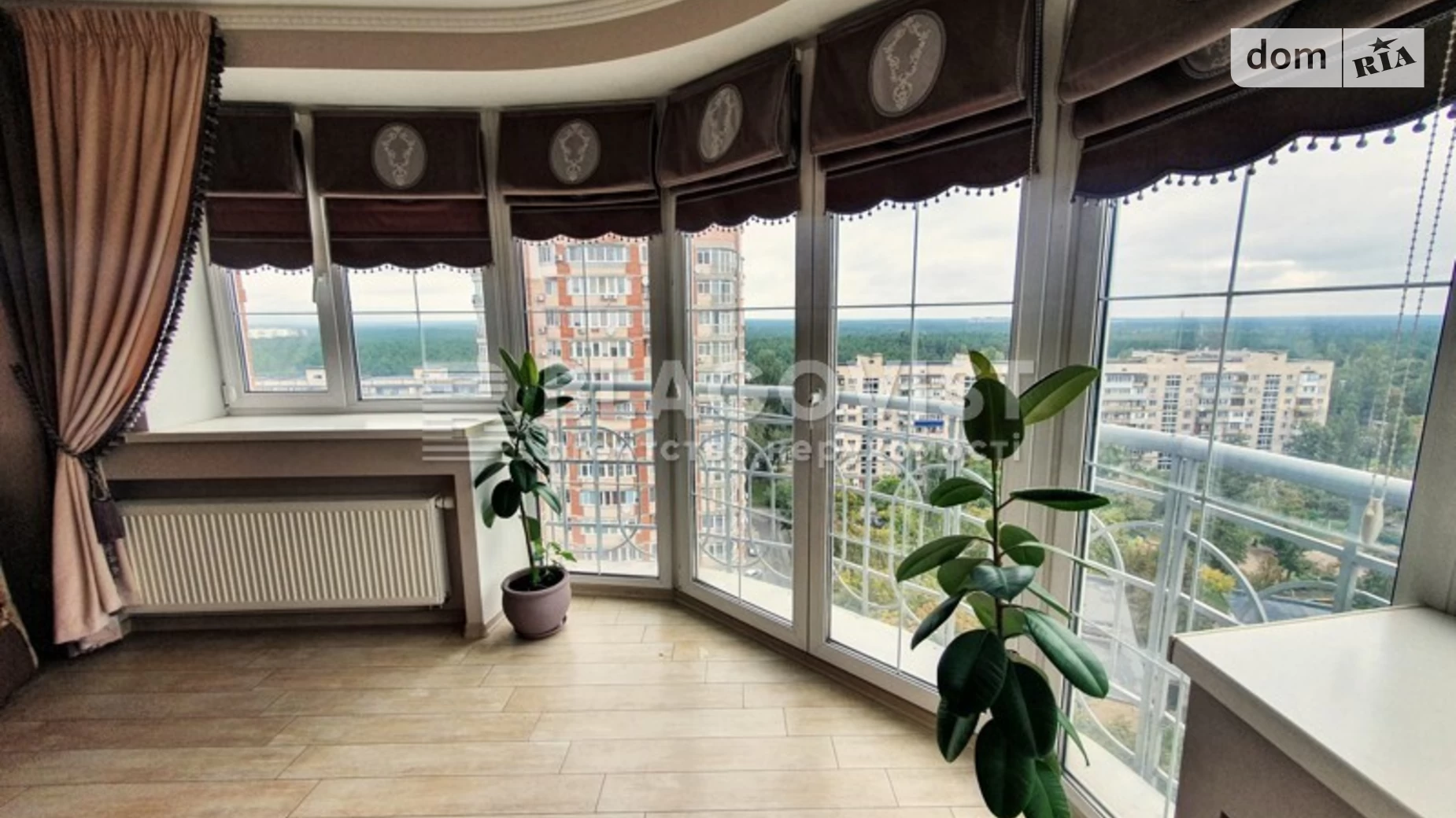 Продается 3-комнатная квартира 101 кв. м в Киеве, ул. Кубанской Украины, 33А
