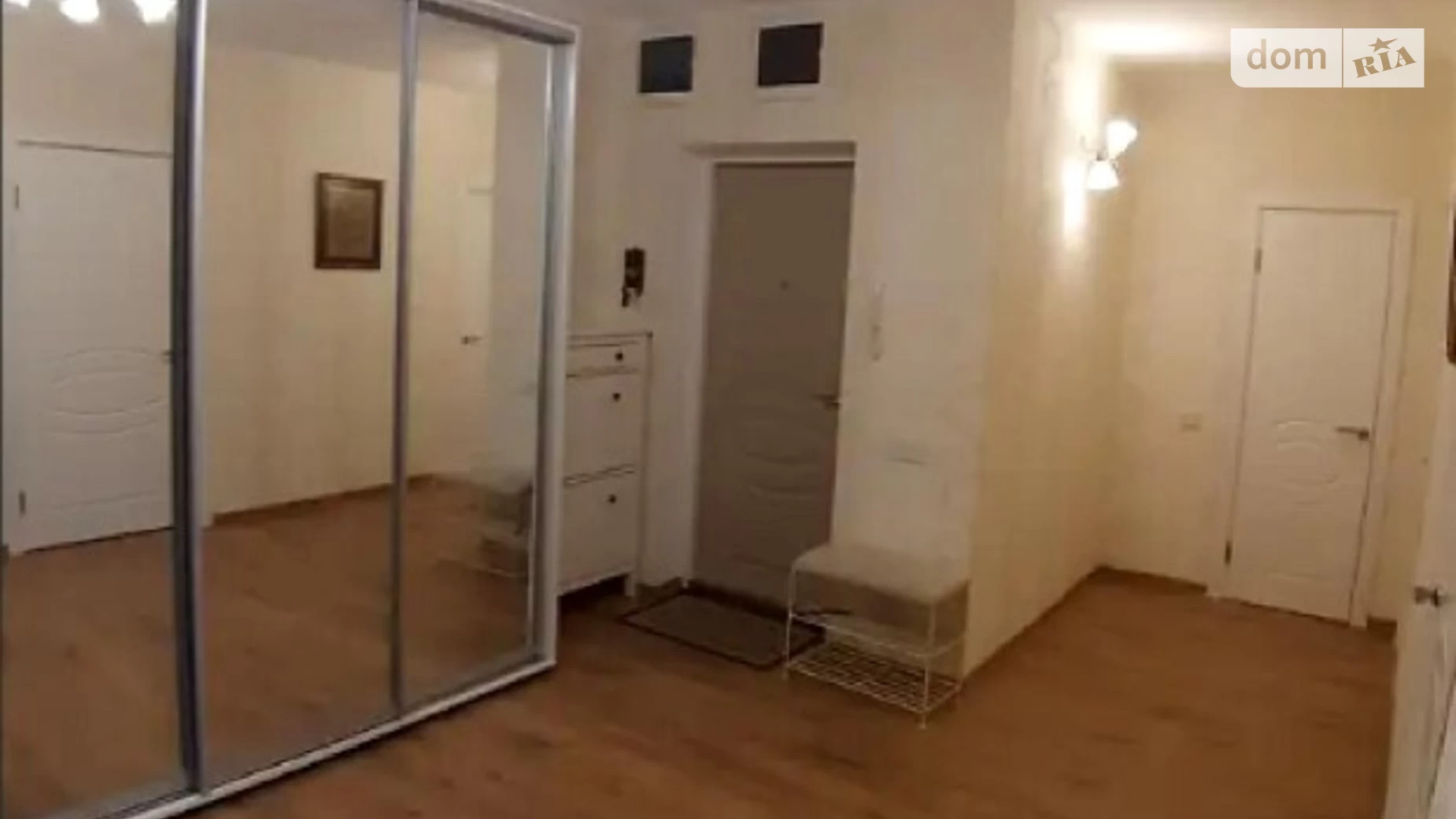 Продается 3-комнатная квартира 93 кв. м в Одессе, ул. Школьная