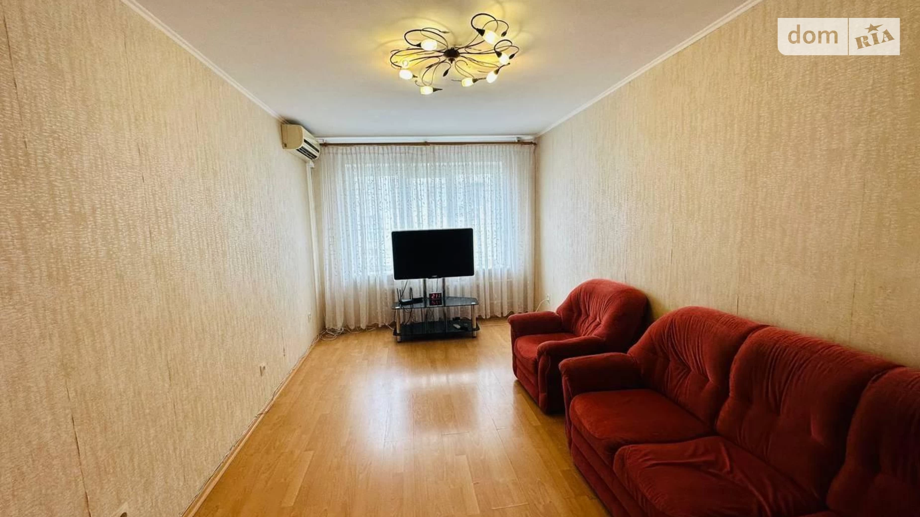 Продається 3-кімнатна квартира 69.4 кв. м у Одесі, вул. Академіка Корольова