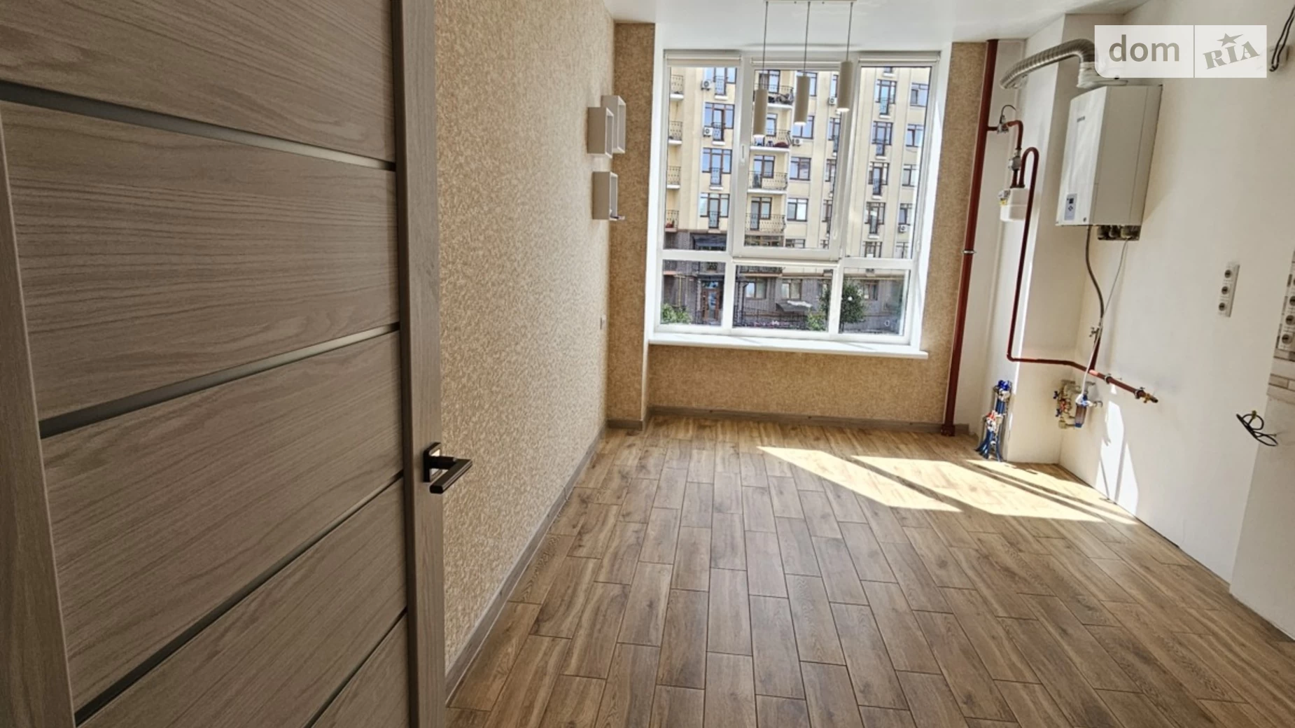 Продається 1-кімнатна квартира 37 кв. м у Ірпені, вул. Миколи Сингаївського(Новооскольська), 2Е