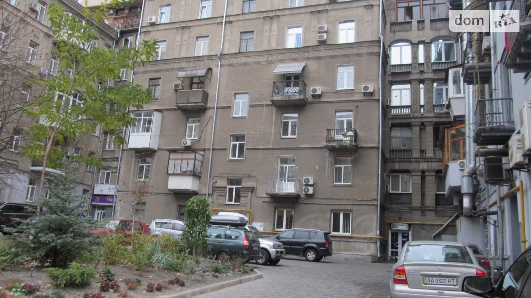 Продається 3-кімнатна квартира 92.6 кв. м у Києві, пл. Бессарабська, 5