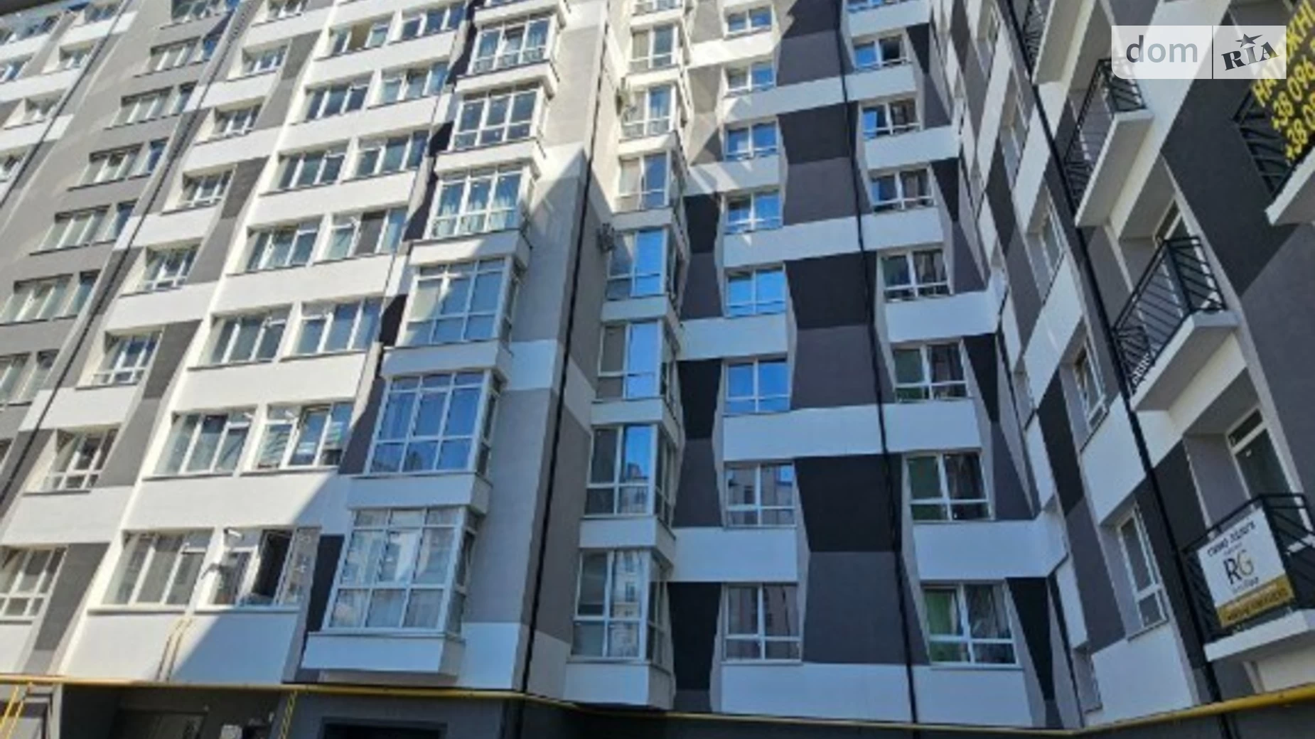 Продається 2-кімнатна квартира 68.2 кв. м у Івано-Франківську, вул. Пасічна