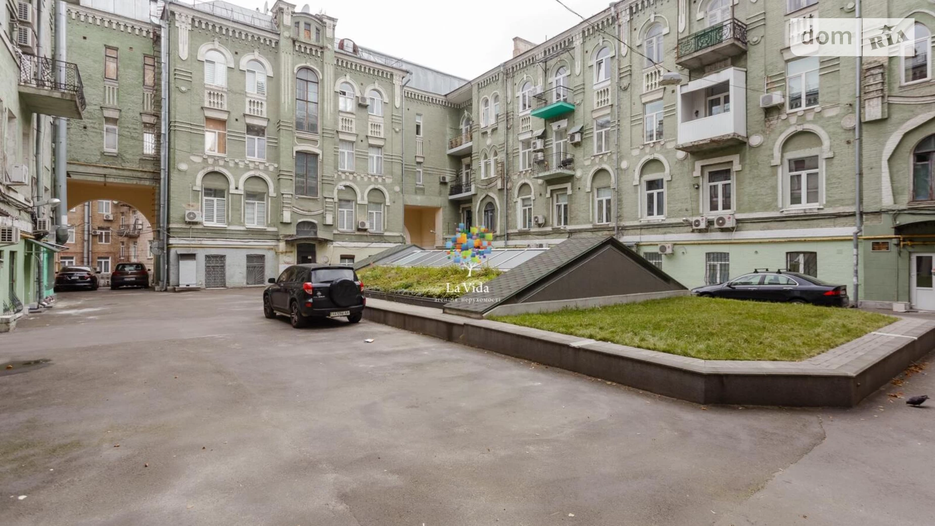 Продается 3-комнатная квартира 103 кв. м в Киеве, ул. Лютеранская, 3