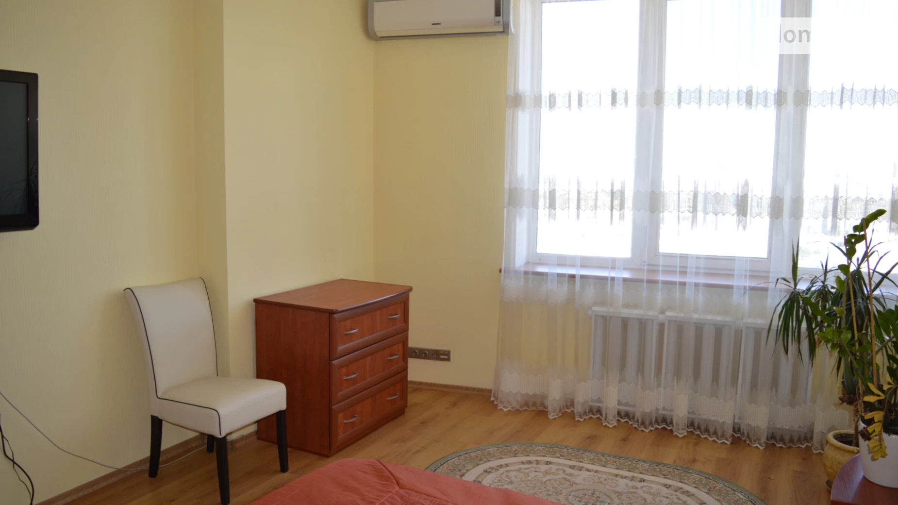 Продается 1-комнатная квартира 53 кв. м в Киеве, ул. Александра Кошица, 9Б