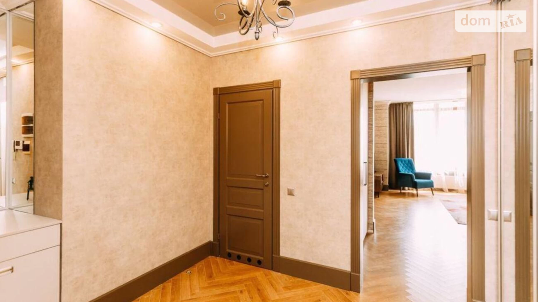 Продается 2-комнатная квартира 67 кв. м в Киеве, ул. Жилянская, 59
