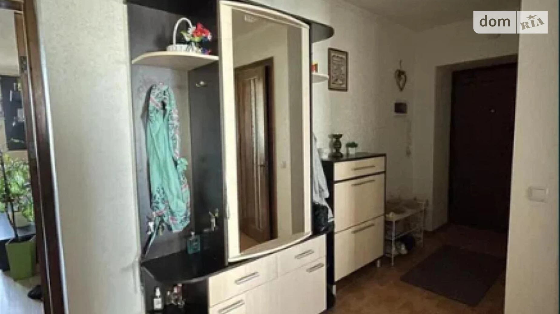 Продается 2-комнатная квартира 68 кв. м в Ивано-Франковске, ул. Украинских Декабристов, 52