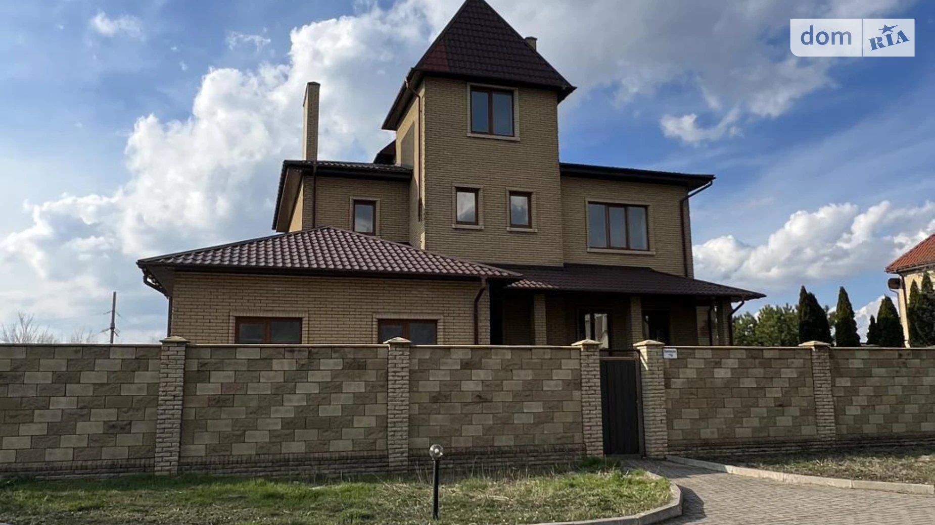 Продается дом на 3 этажа 456 кв. м с баней/сауной, цена: 150000 $ - фото 2