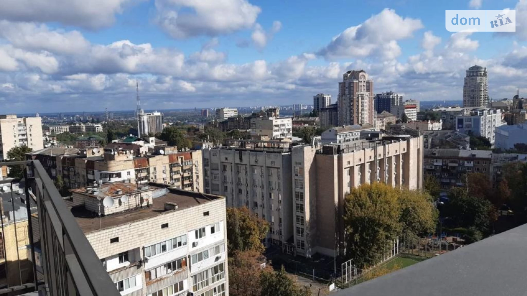 Продається 3-кімнатна квартира 96 кв. м у Києві, вул. Гоголівська, 44-46