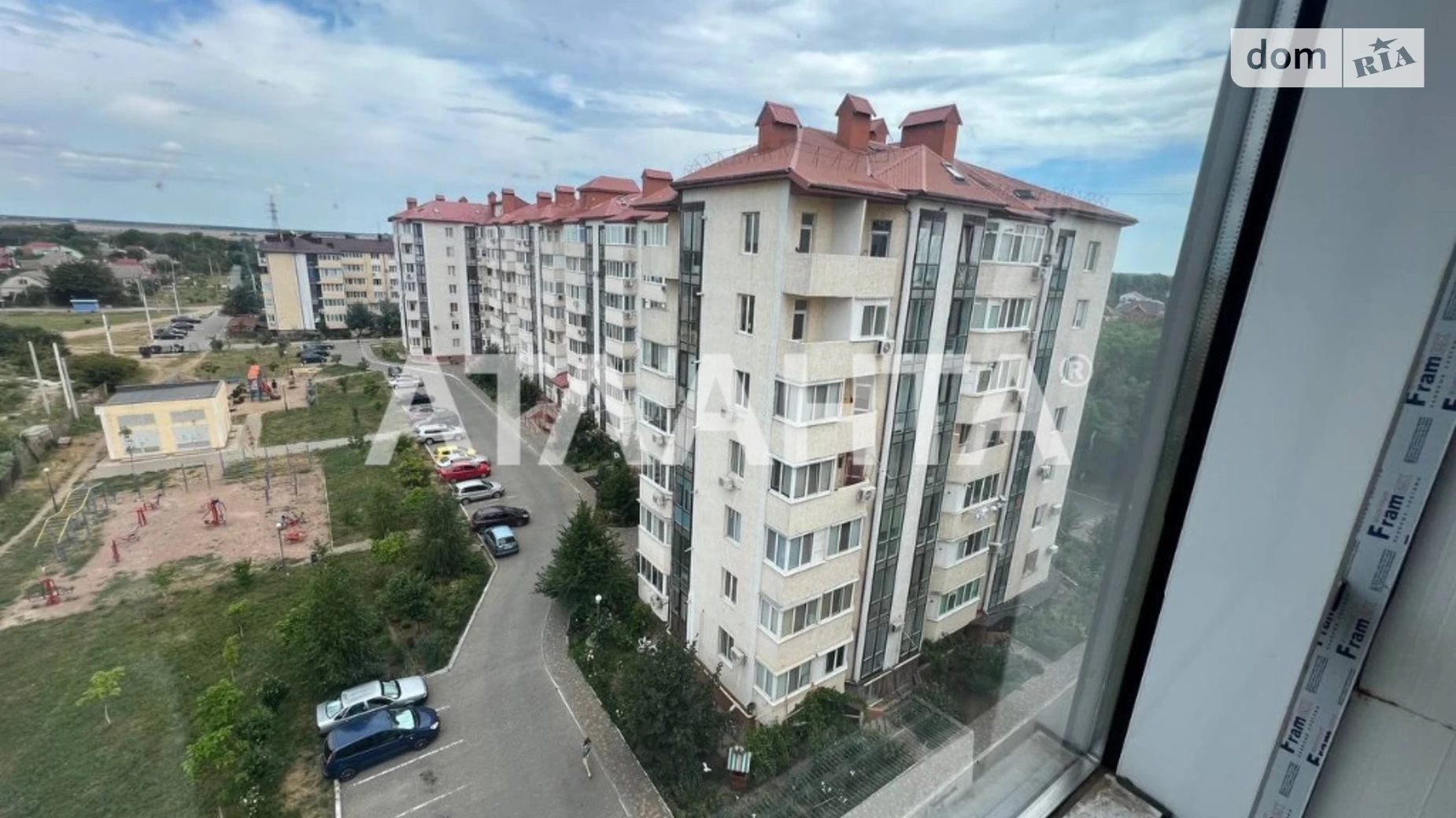 Продається 3-кімнатна квартира 128.03 кв. м у Великодолинському, вул. Одеська