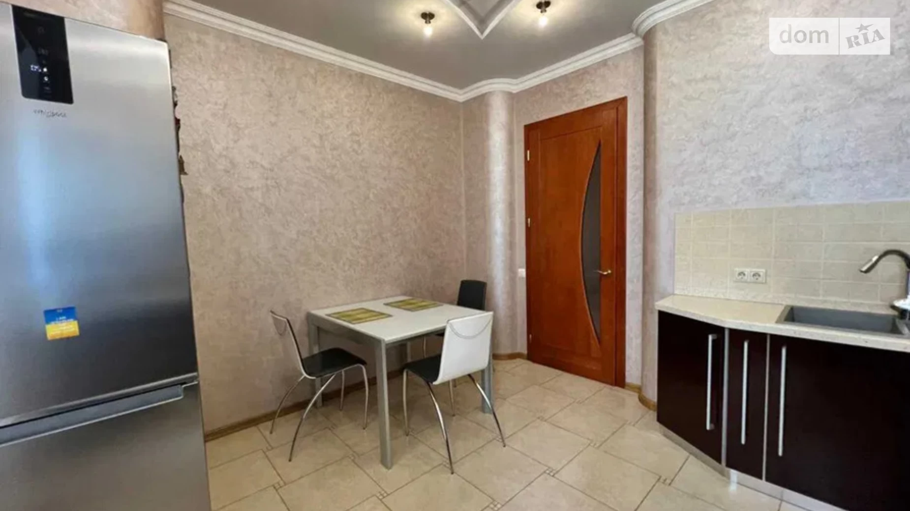 Продается 3-комнатная квартира 88 кв. м в Киеве, ул. Юрия Ильенко, 12