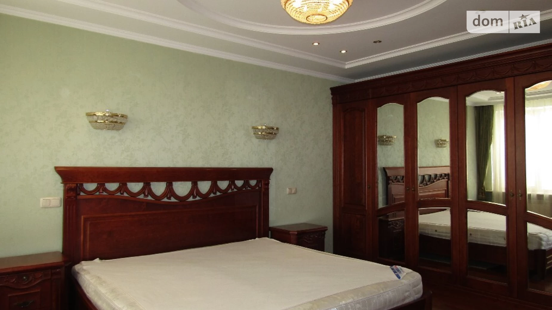 Продается 2-комнатная квартира 75 кв. м в Киеве, ул. Никольско-Слободская, 4Д