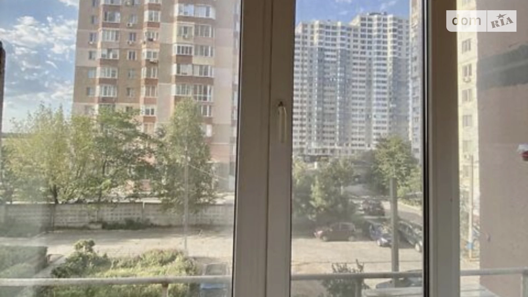 Продается 3-комнатная квартира 80 кв. м в Черноморске, ул. Виталия Шума
