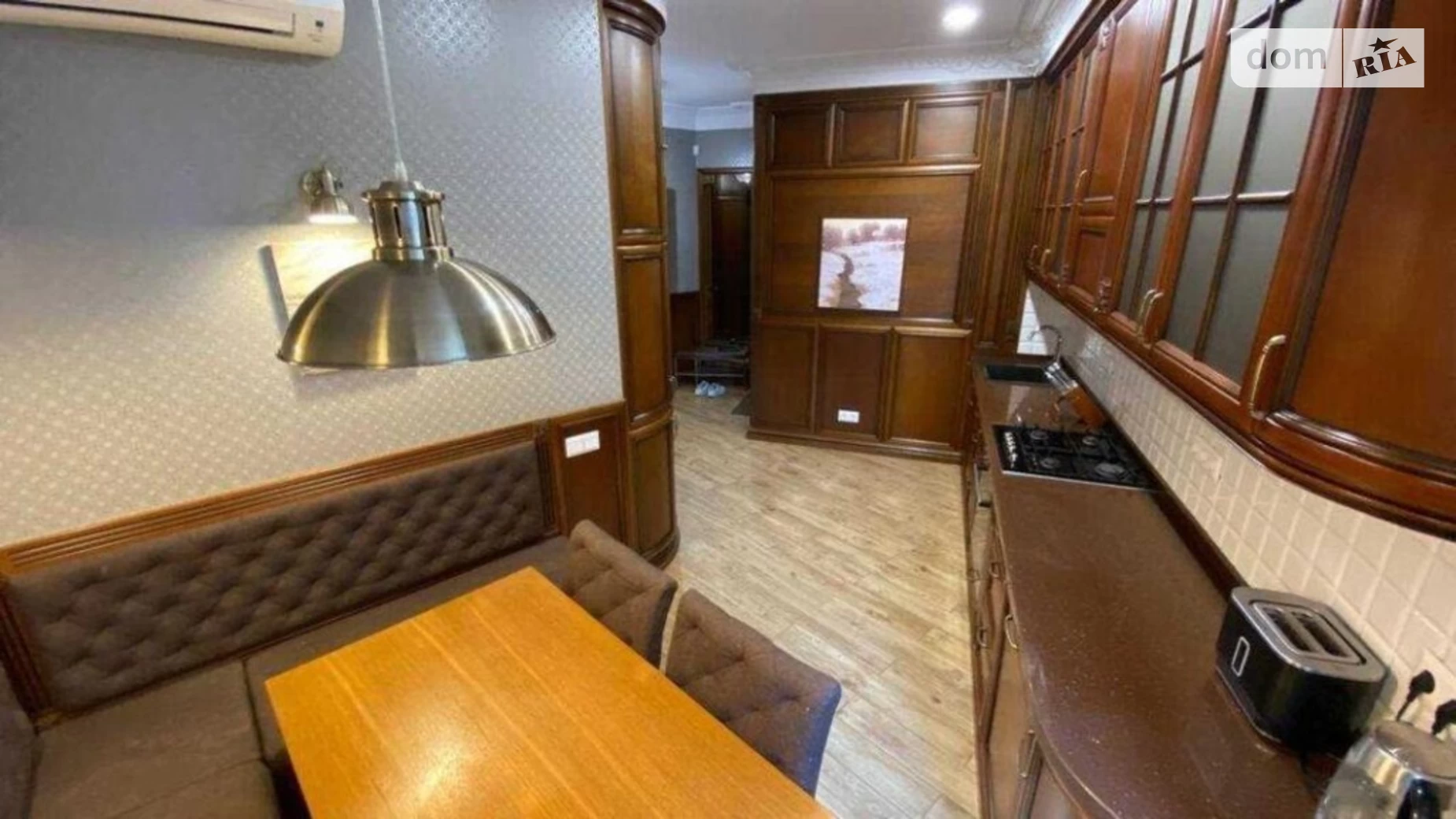 Продается 2-комнатная квартира 68 кв. м в Киеве, просп. Воздухофлотский, 34