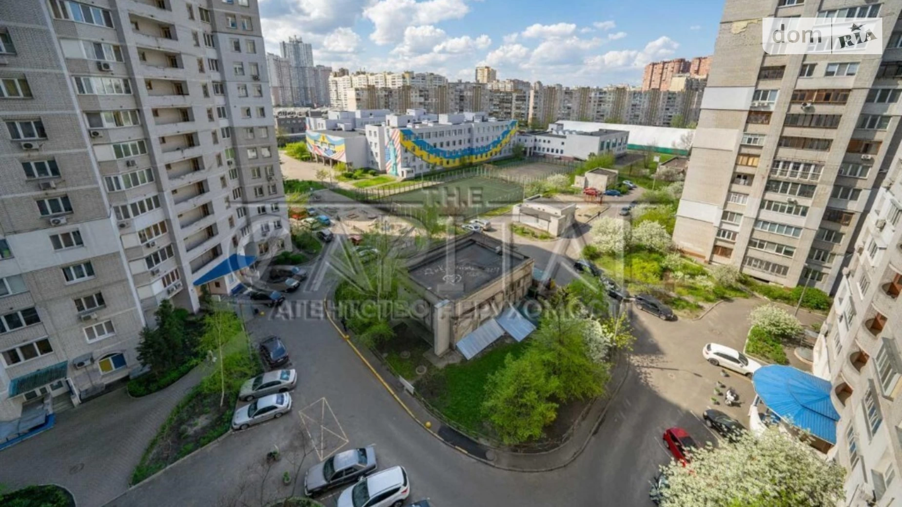 Продається 4-кімнатна квартира 140 кв. м у Києві, вул. Драгоманова, 31Б