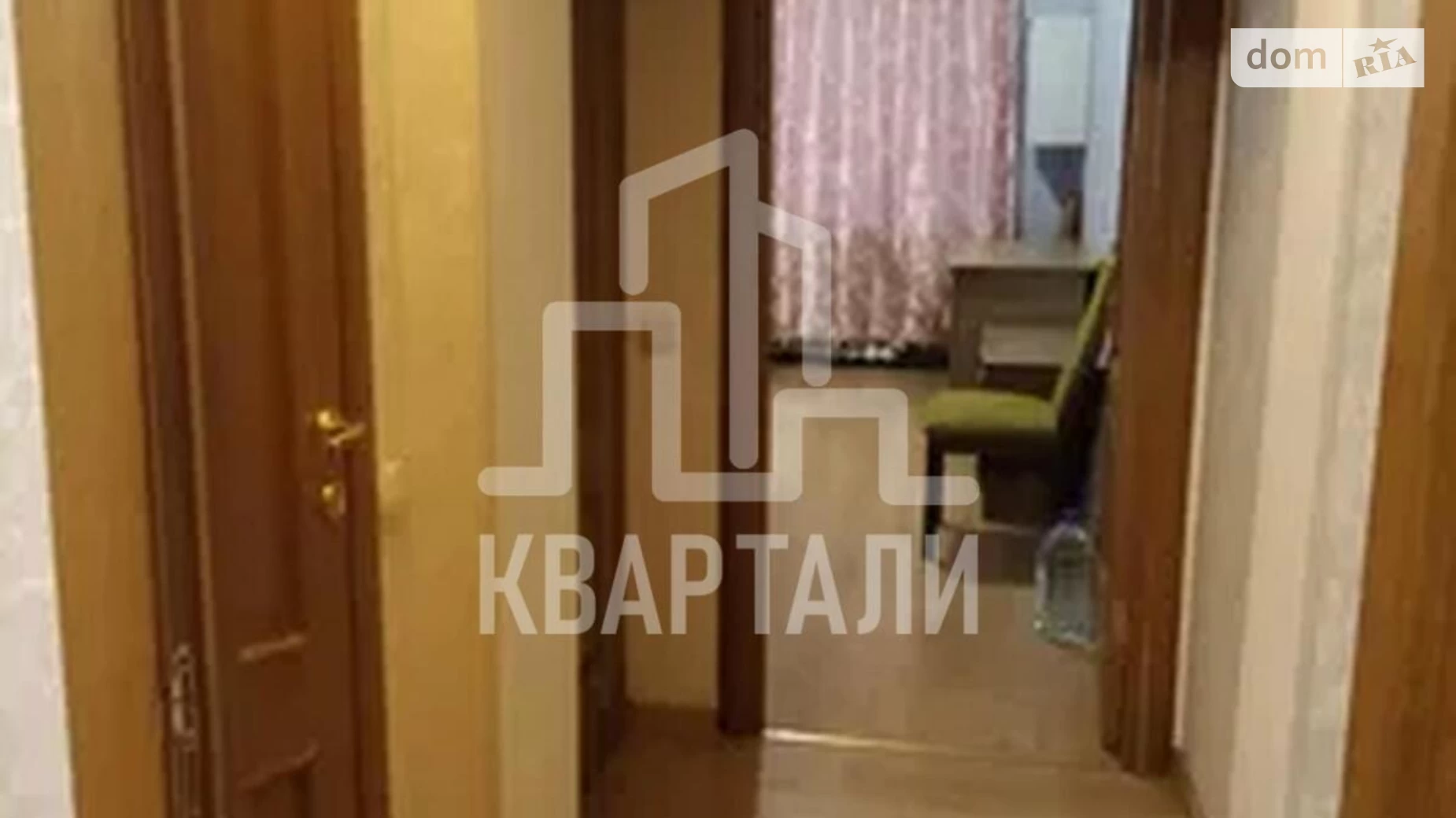 Продається 3-кімнатна квартира 56 кв. м у Києві, вул. Будівельників, 24