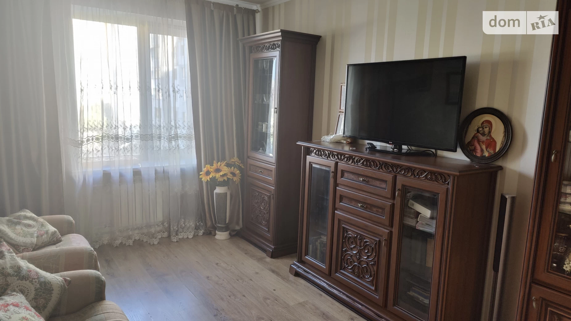 Продається 2-кімнатна квартира 54.5 кв. м у Одесі, вул. Ріхтера Святослава