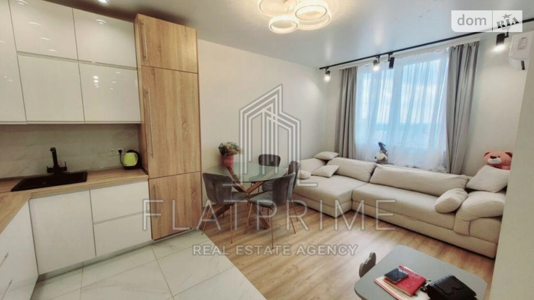 Продается 2-комнатная квартира 61 кв. м в Киеве, ул. Ломоносова, 34Б