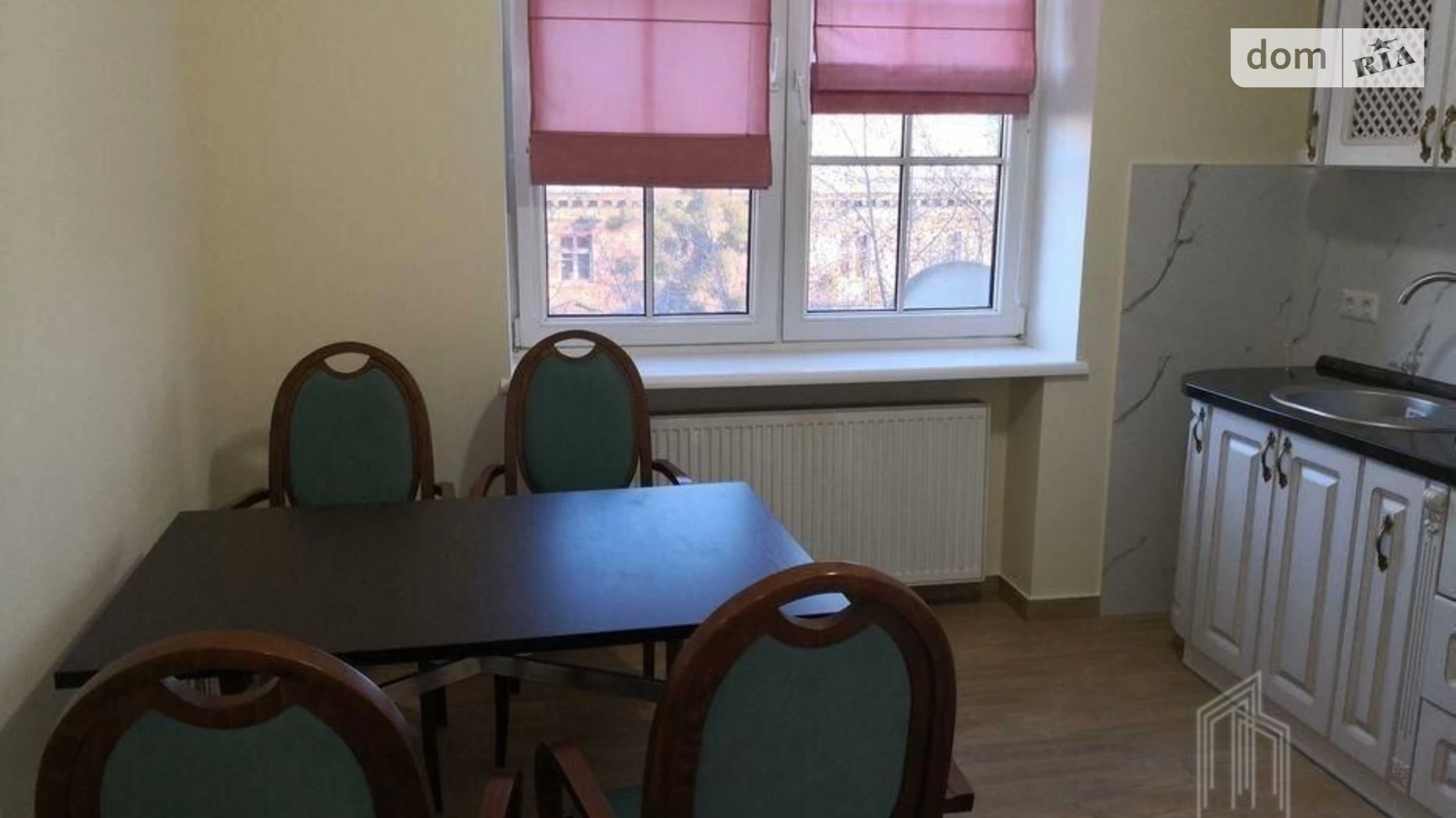 Продается 3-комнатная квартира 80 кв. м в Киеве, ул. Маккейна Джона, 37