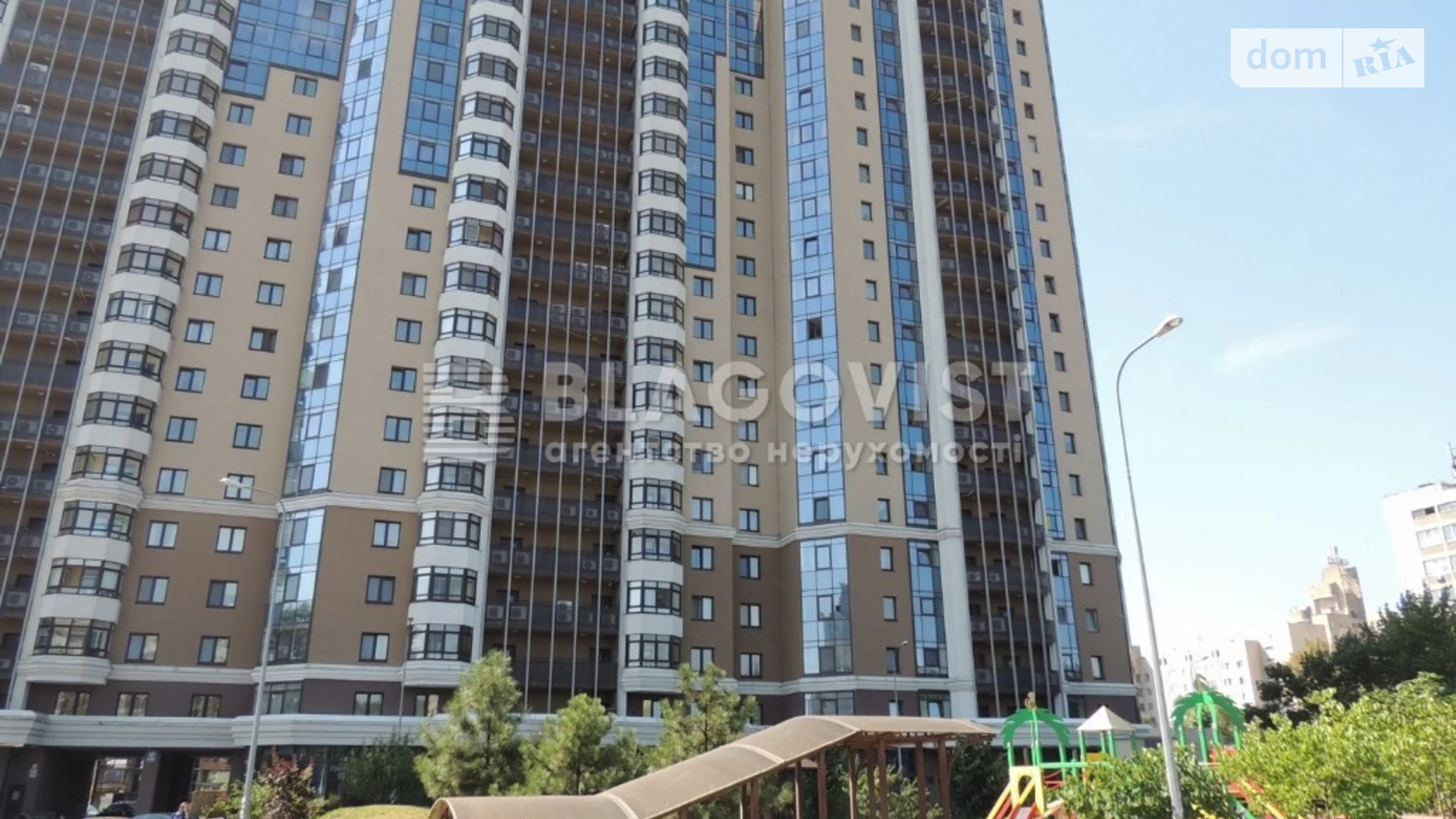 Продается 3-комнатная квартира 117 кв. м в Киеве, ул. Дегтяревская, 25А