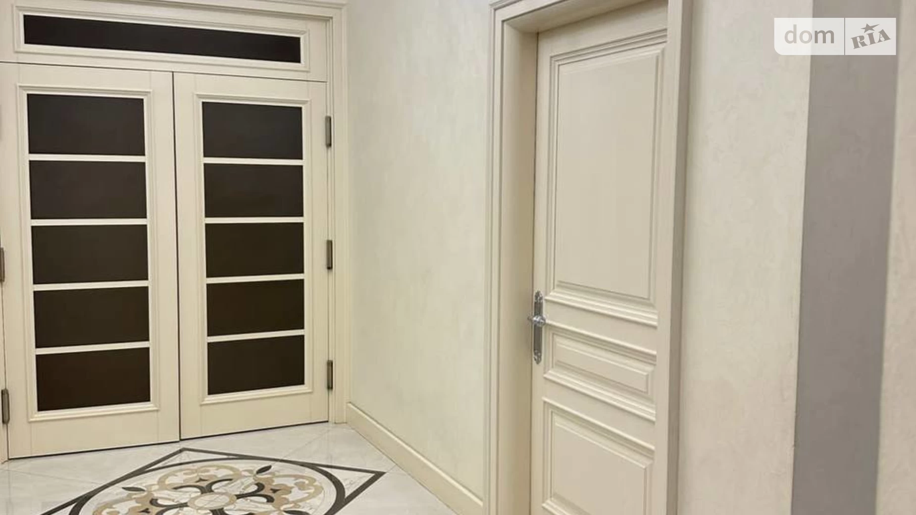 Продається 3-кімнатна квартира 117 кв. м у Одесі, плато Гагарінське