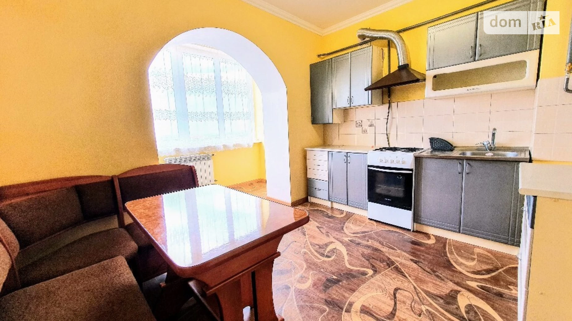 Продается 3-комнатная квартира 82 кв. м в Черновцах, ул. Строителей - фото 2