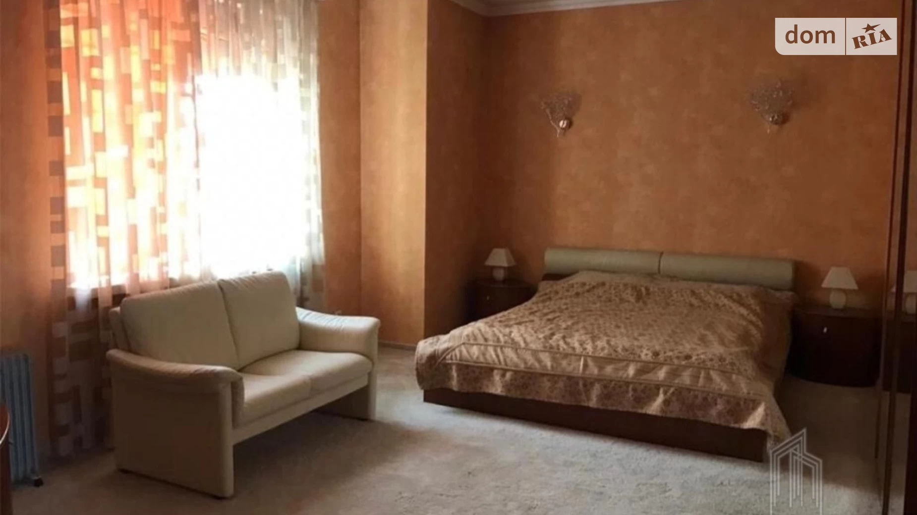 Продается 4-комнатная квартира 109 кв. м в Киеве, ул. Лескова, 1А