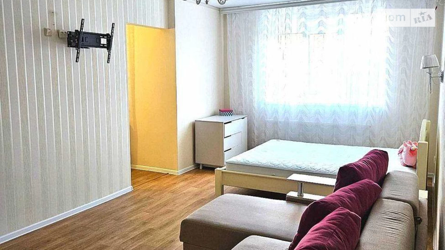 Продается 1-комнатная квартира 53 кв. м в Харькове, просп. Победы, 53Б