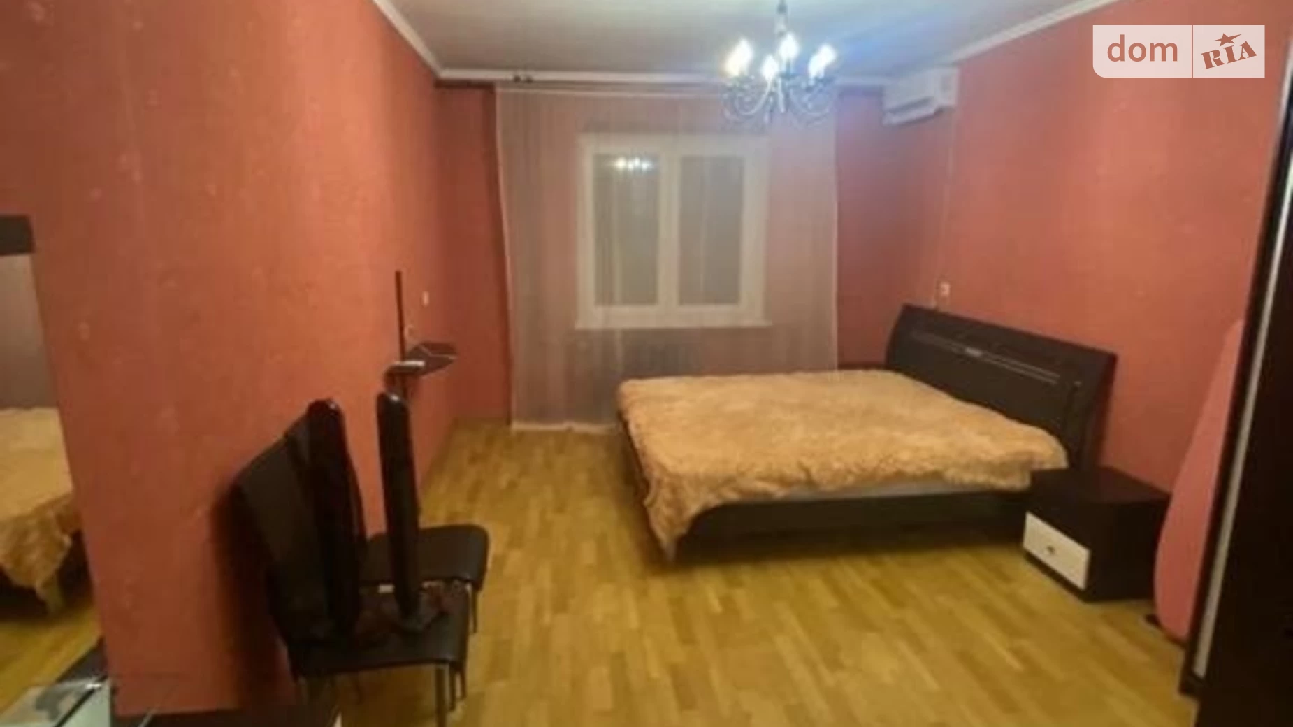 Продается 2-комнатная квартира 63 кв. м в Киеве, ул. Драгоманова, 1