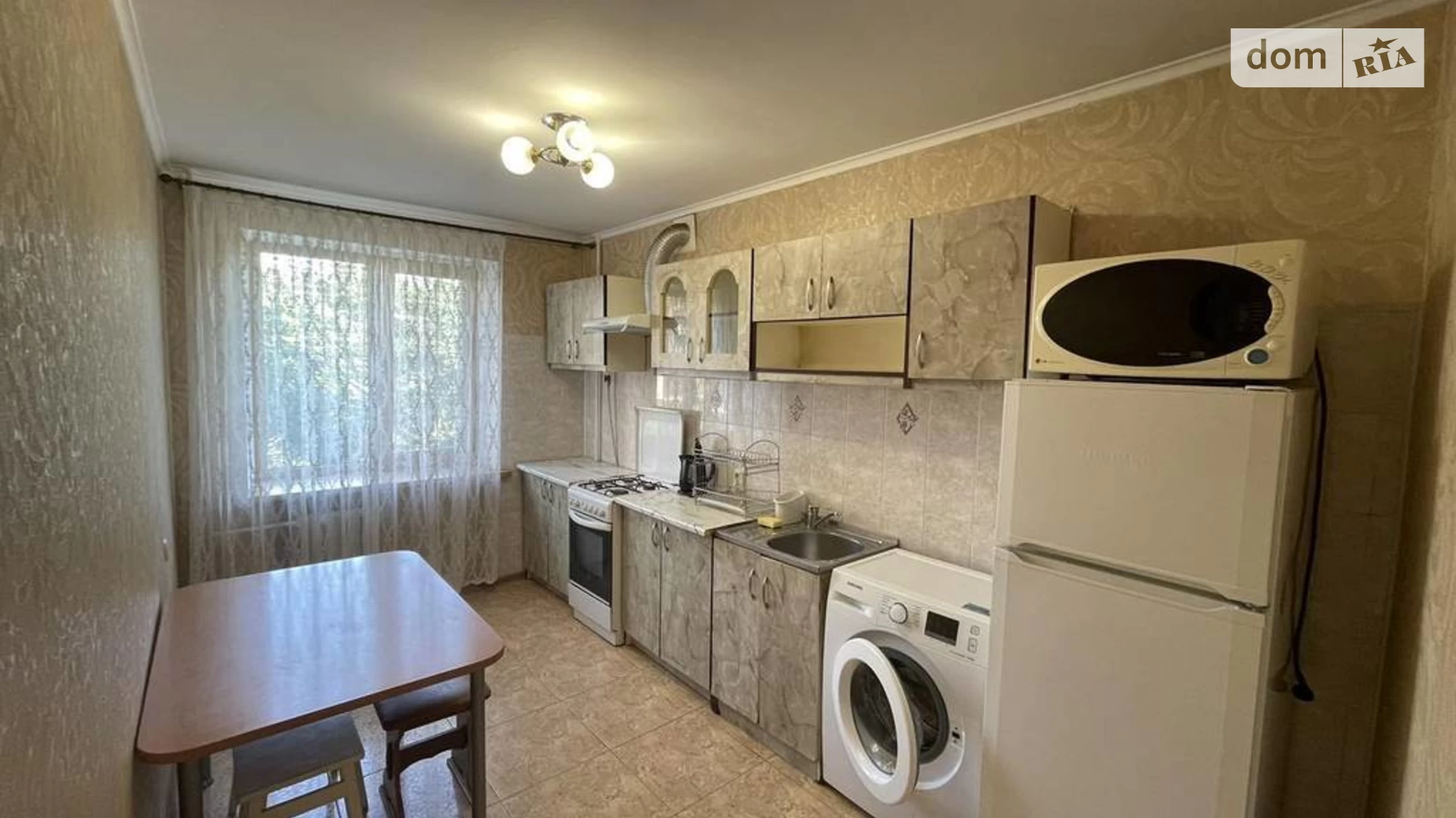 Продается 3-комнатная квартира 66.4 кв. м в Одессе, ул. Гераневая, 2