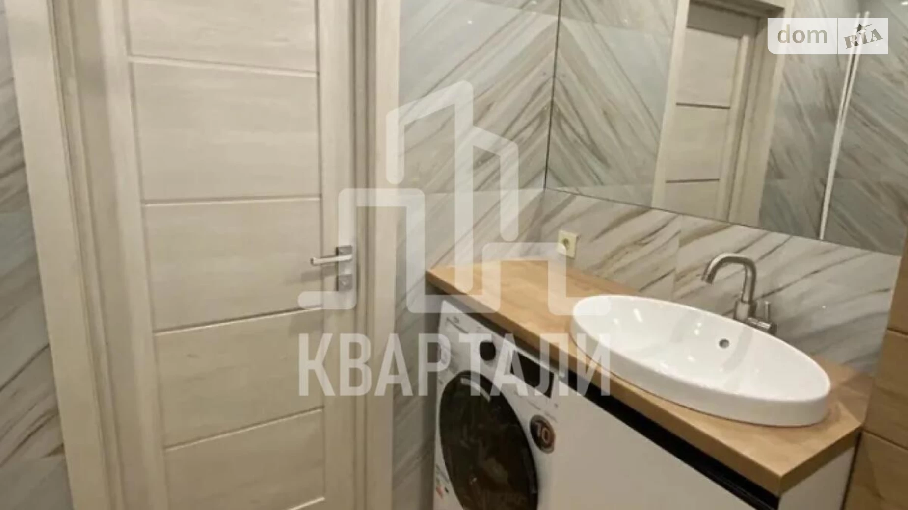 Продается 1-комнатная квартира 33 кв. м в Киеве, просп. Николая  Бажана, 17